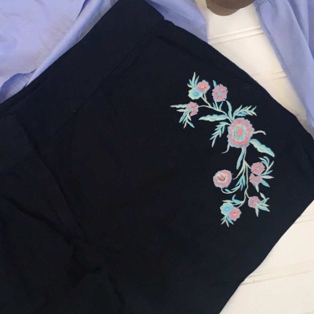 LOFT | Linen Embroidered Chino Shorts